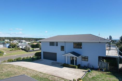 Photo of property in 15 Aranui Avenue, Waitarere Beach, Levin, 5510