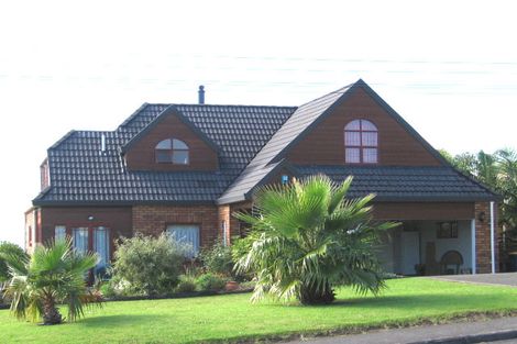 Photo of property in 124 Beach Road, Te Atatu Peninsula, Auckland, 0610