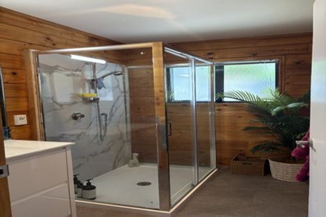 Photo of property in 2/818 East Coast Road, Oteha, Auckland, 0630