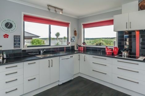 Photo of property in 7 Oxnam Place, Foxton Beach, Foxton, 4815