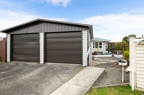 Photo of property in 35 Lynda Avenue, Paparangi, Wellington, 6037