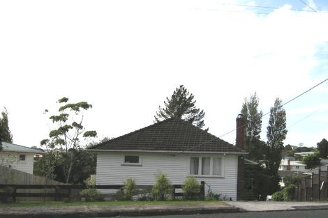 Photo of property in 50 Awaroa Road, Sunnyvale, Auckland, 0612