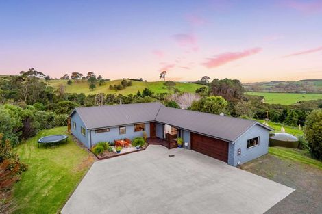 Photo of property in 499 Shelly Beach Road, South Head, Helensville, 0874