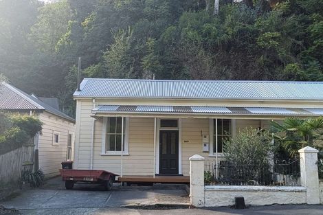 Photo of property in 121-123 Shakespeare Road, Bluff Hill, Napier, 4110