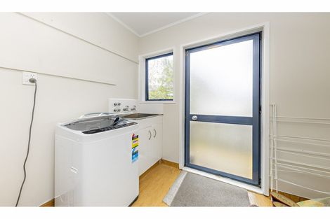 Photo of property in 2/73 Etherton Drive, Weymouth, Auckland, 2103