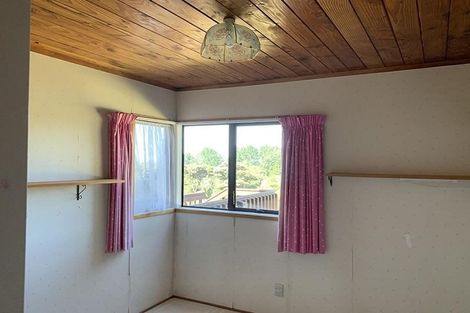 Photo of property in 15 Te Henga Road, Waitakere, Henderson, 0781