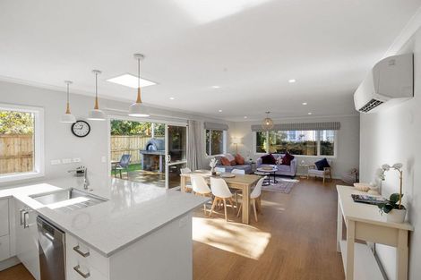 Photo of property in 28c Hamilton Road, Cambridge, 3434