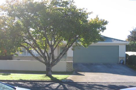 Photo of property in 27 Cambridge Terrace, Papatoetoe, Auckland, 2025