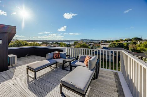 Photo of property in 11 Kaaramuramu Lane, Mangere Bridge, Auckland, 2022