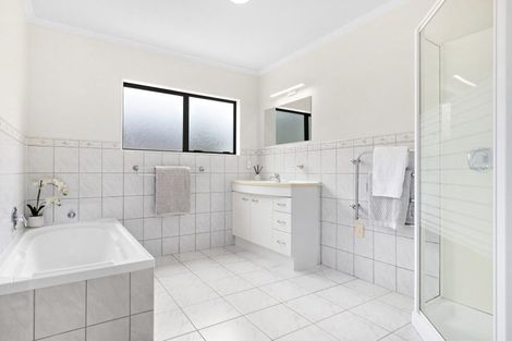 Photo of property in 8 Mark Williams Place, Clevedon, Papakura, 2582