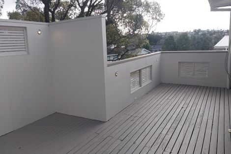 Photo of property in 1/5 Kathleen Street, Totara Vale, Auckland, 0627