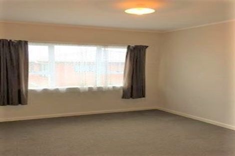 Photo of property in 68 Hobsonville Road, West Harbour, Auckland, 0618