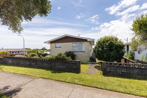 Photo of property in 2 Erica Place, Bell Block, New Plymouth, 4312