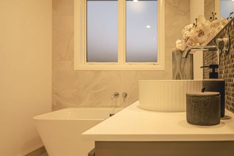 Photo of property in 60 Atlantic Drive, Fitzherbert, Palmerston North, 4410