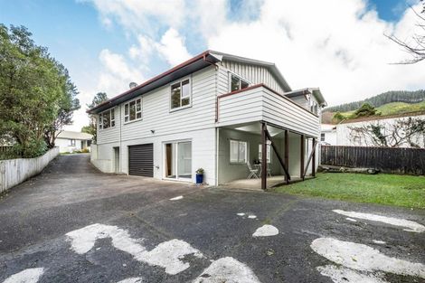 Photo of property in 52 Kiwi Crescent, Tawa, Wellington, 5028