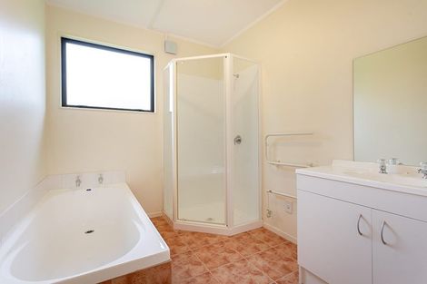 Photo of property in 5 Titchener Street, New Lynn, Auckland, 0600