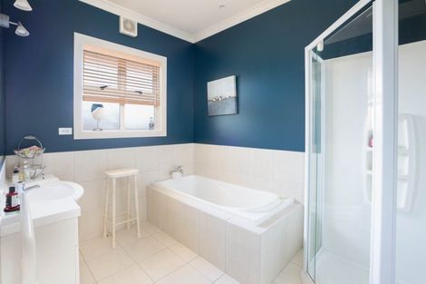 Photo of property in 90 Harvey Street, Waipahihi, Taupo, 3330