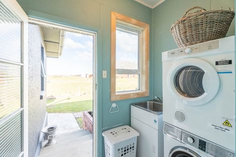 Photo of property in 65 Timaru Road, Waimate, 7924