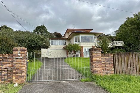 Photo of property in 4 Clematis Avenue, Murrays Bay, Auckland, 0630