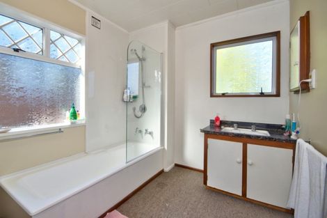 Photo of property in 1 Cameron Place, Fernhill, Queenstown, 9300