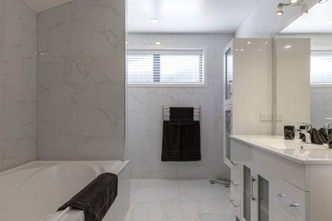 Photo of property in 32 Huka Heights Drive, Rangatira Park, Taupo, 3330