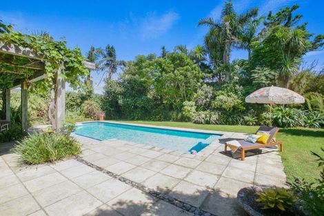 Photo of property in 7-9 Mace Terrace, Oakura, 4314