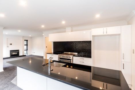 Photo of property in 1 Tower Place, Fitzherbert, Palmerston North, 4410