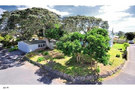 Photo of property in 5 Sampson Lane, Northcote, Auckland, 0627