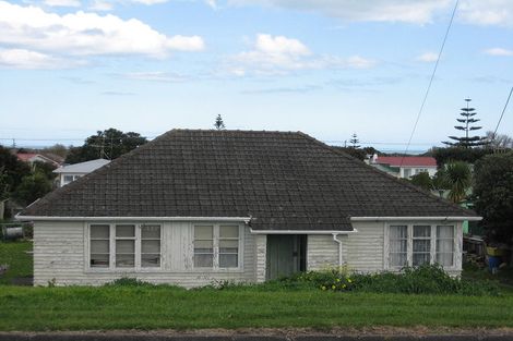 Photo of property in 10 Kowhai Street, Castlecliff, Whanganui, 4501
