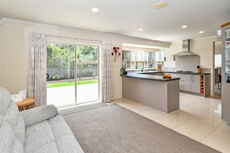 Photo of property in 5 Nita Place, The Gardens, Auckland, 2105