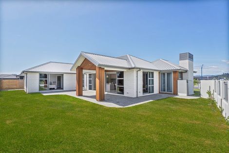 Photo of property in 1 Ngaroma Crescent, Whitianga, 3510