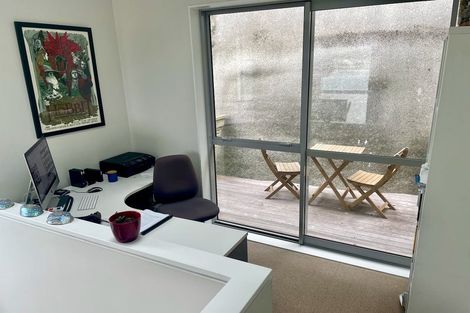 Photo of property in 6 Owhiro Bay Parade, Island Bay, Wellington, 6023