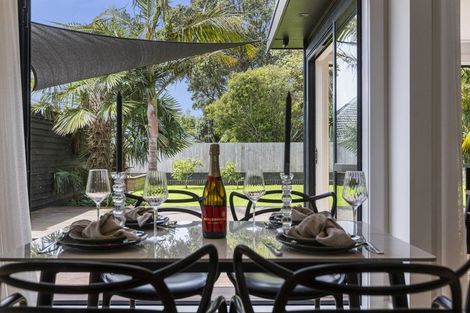 Photo of property in 145 Seaview Road, Westown, New Plymouth, 4310