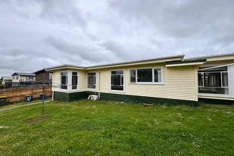 Photo of property in 3 Applewood Drive, Henderson, Auckland, 0612