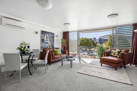 Photo of property in 10/74 Oriental Parade, Oriental Bay, Wellington, 6011
