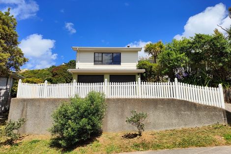 Photo of property in 17 Nalanda Crescent, Broadmeadows, Wellington, 6035