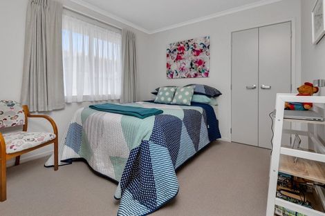 Photo of property in 6 Kamahi Place, One Tree Point, 0118