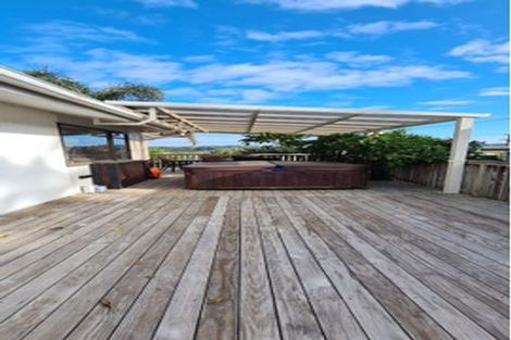 Photo of property in 3 The Terrace, Herald Island, Auckland, 0618