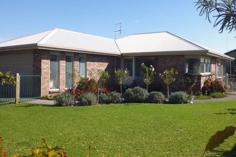 Photo of property in 19 Edgewater Grove, Whakatane, 3120