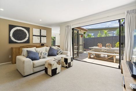 Photo of property in 8a Lupetti Rise, West Harbour, Auckland, 0618