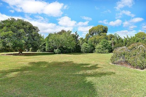 Photo of property in 15 Koraha Road, Kumeu, 0892