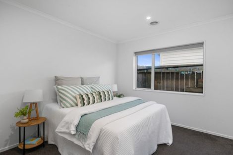 Photo of property in 8 Antigua Way, Grenada Village, Wellington, 6037