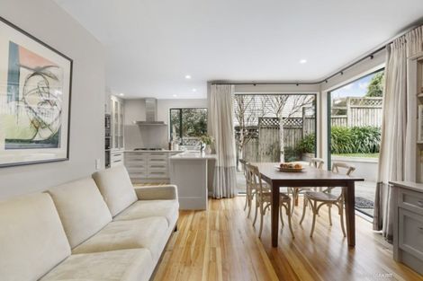 Photo of property in 52 Waru Street, Khandallah, Wellington, 6035