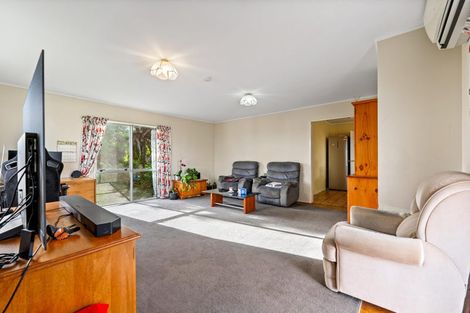 Photo of property in 18 Peterhouse Place, West Harbour, Auckland, 0618