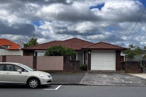 Photo of property in 1/17 Milford Road, Milford, Auckland, 0620
