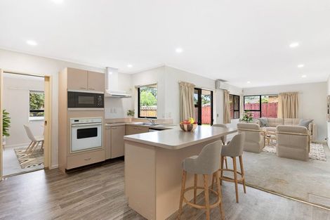 Photo of property in 44 Golfland Drive, Golflands, Auckland, 2013