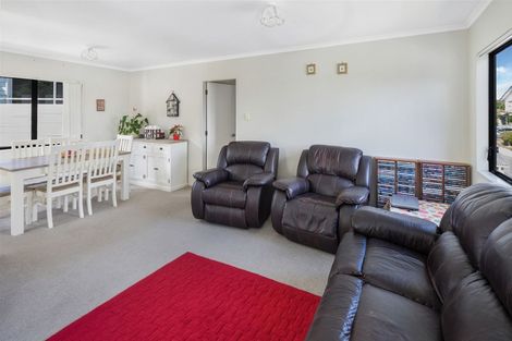 Photo of property in 10a Ted Gilberd Place, Newlands, Wellington, 6037