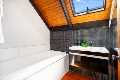 Photo of property in 1 Indira Place, Khandallah, Wellington, 6035