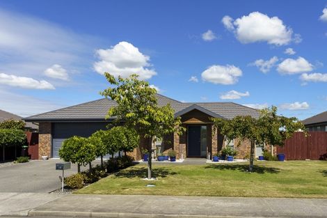 Photo of property in 13 Maple Place, Rangiora, 7400