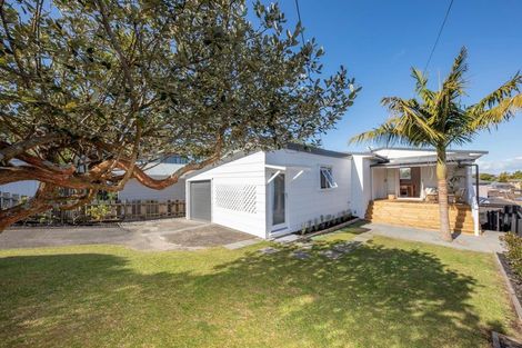 Photo of property in 22 Stottholm Road, Titirangi, Auckland, 0604